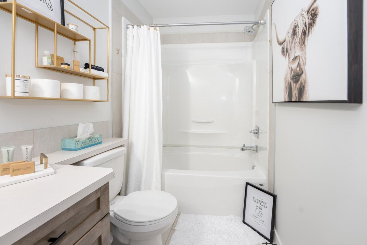 Hotel Copperwood Cozy Cellar With Hot Tub Lethbridge Exteriér fotografie