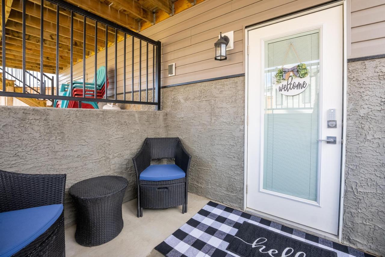 Hotel Copperwood Cozy Cellar With Hot Tub Lethbridge Exteriér fotografie